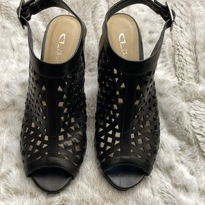 Ladies black dressy heels, size 8